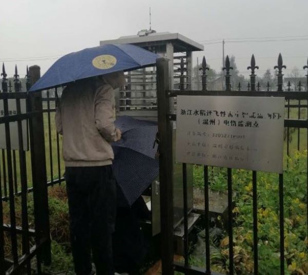 淋漓大雨無阻